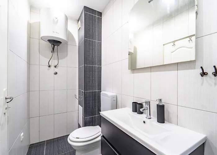 2 Bedroom Gorgeous In Apartment