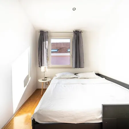 Apartment 2 Bedroom Gorgeous In Zadar