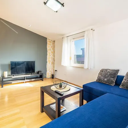 2 Bedroom Gorgeous In Apartament Zadar